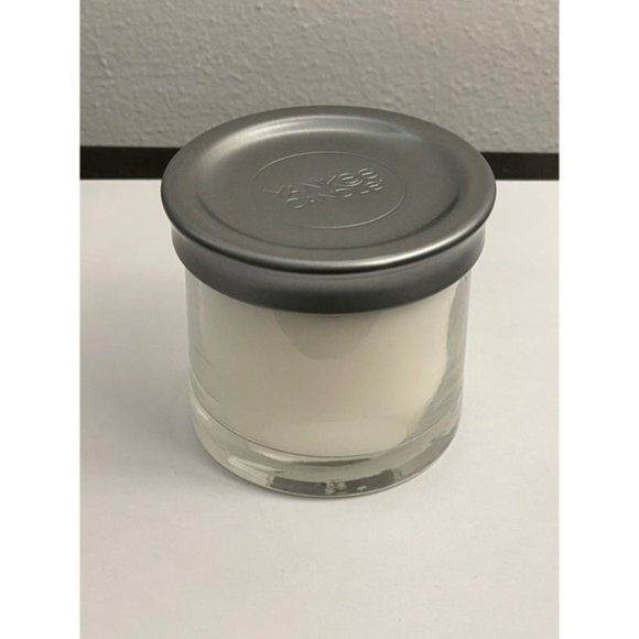 Yankee Candle Coconut Beach - Picture 2 of 4